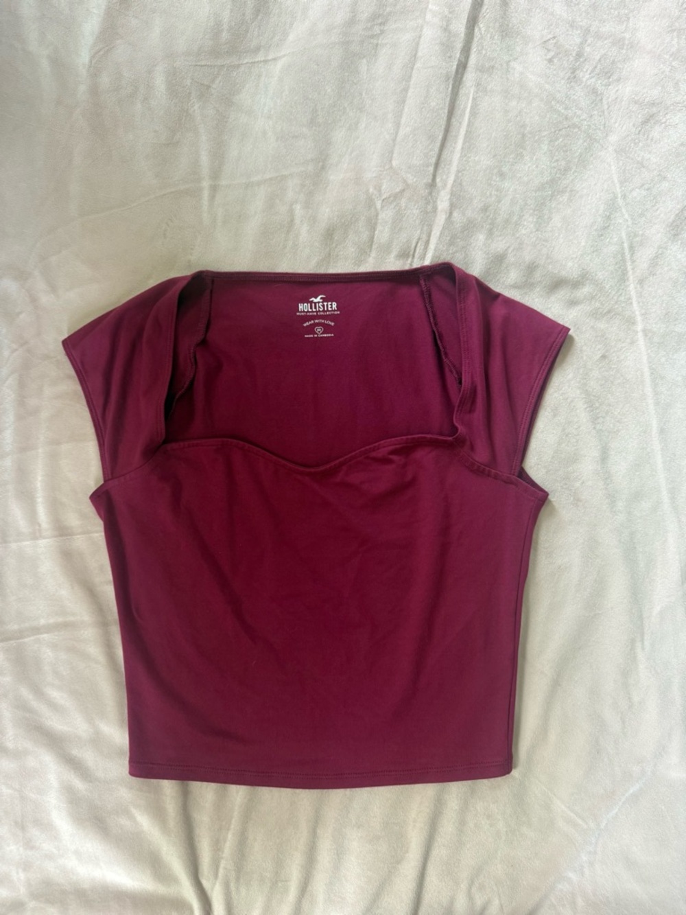 Hollister tee